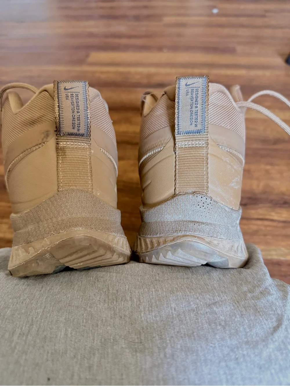 Nike sturdy mid